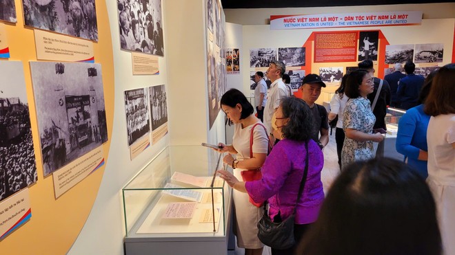 Sống động mô hình xe tăng tiến đến Dinh Độc lập tại trưng bày lịch sử ảnh 2