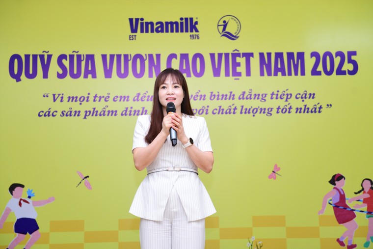 Vinamilk mang niềm vui uống sữa đến với hơn 11.000 trẻ em ngay trước thềm sự kiện kỷ niệm 50 năm thống nhất đất nước ảnh 4
