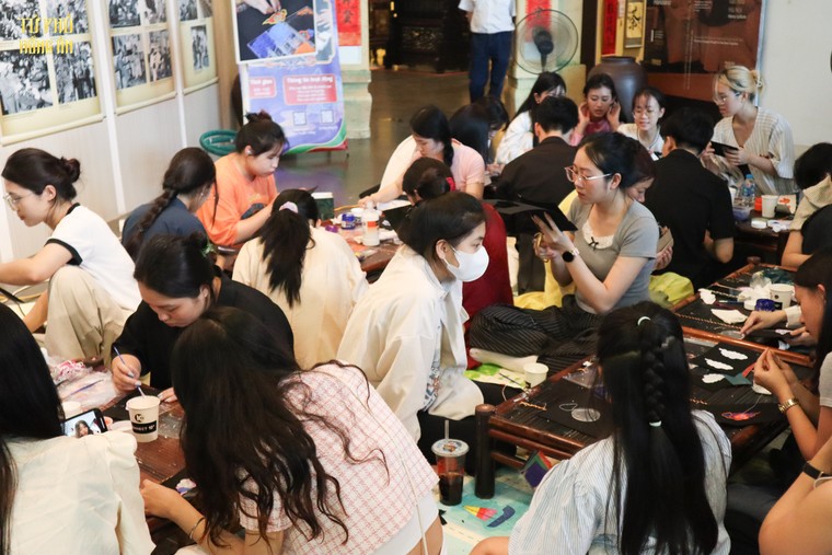 “Tứ Phủ Hồng Ân” và hành trình kết nối văn hóa dân gian của giới trẻ ảnh 2