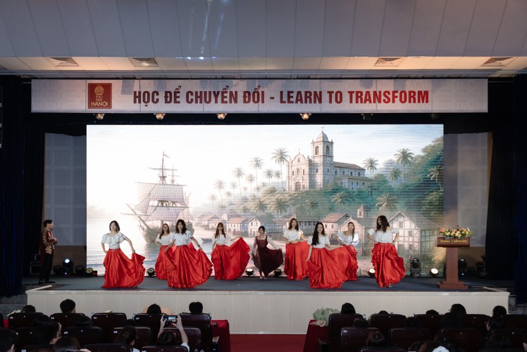 Đêm văn "Saudade - Nỗi nhớ" mở ra không gian kết nối cho những yêu mến ngôn ngữ Bồ Đào Nha ảnh 1