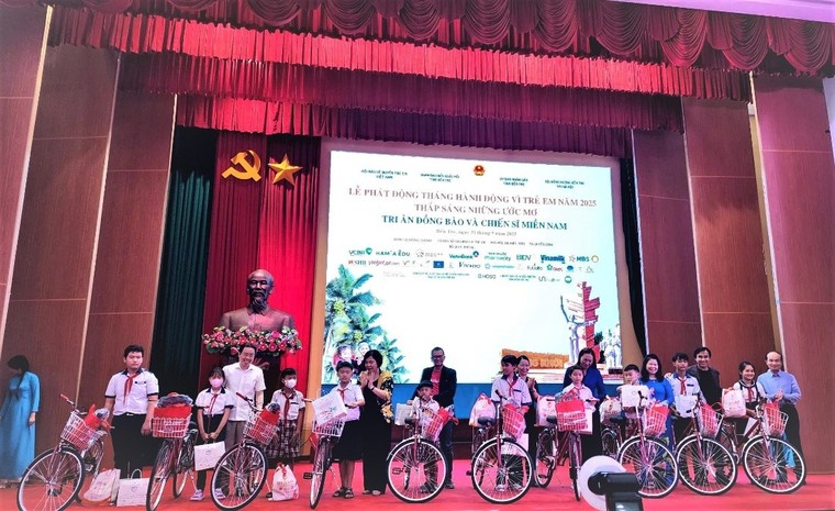 AIA Việt Nam hưởng ứng Tháng hành động vì trẻ em ảnh 1