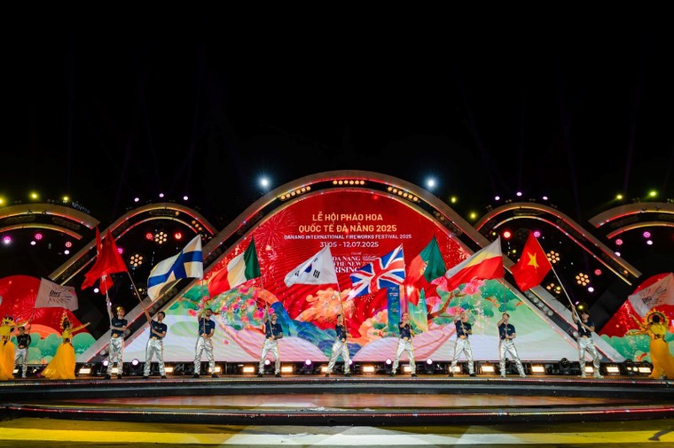 Lượt khách tới Đà Nẵng tăng nóng trước thềm chung kết DIFF 2025 ảnh 1