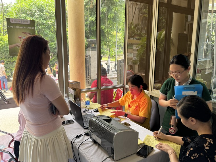 FMP phối hợp tổ chức sự kiện hiến máu tình nguyện 2025: “Một giọt máu hồng - Gieo mầm sự sống” ảnh 3