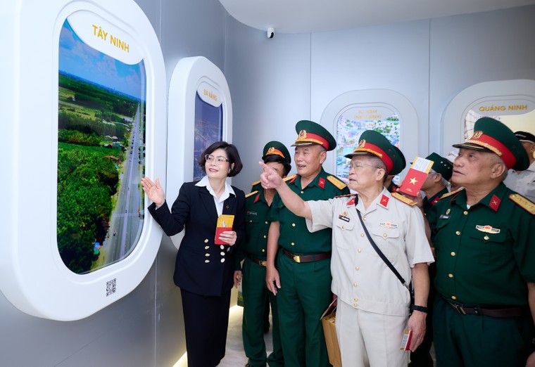 “Đi từ bất ngờ này đến bất ngờ khác” với gian hàng đặc biệt của Sun Group tại Triển lãm A80 ảnh 9