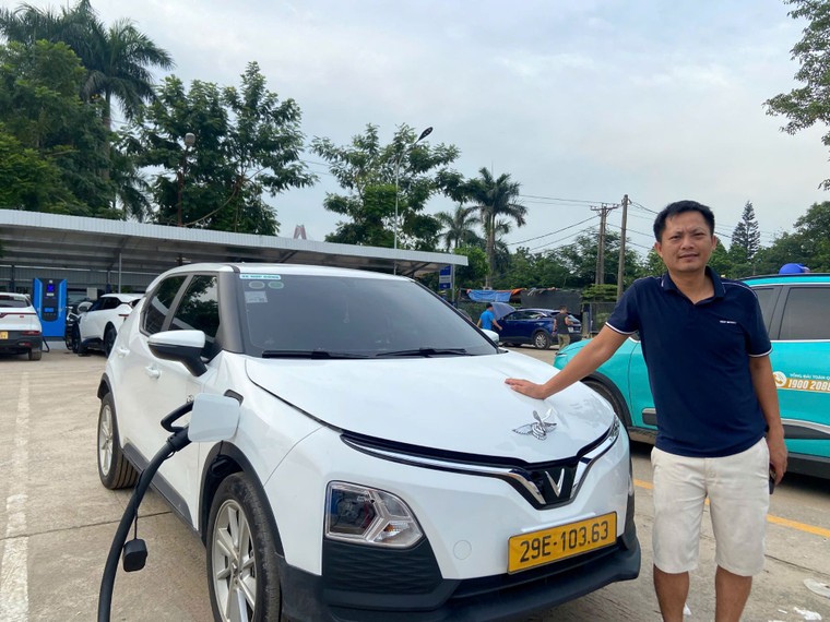 Trạm sạc V-Green xuất hiện khắp nơi tại Hà Nội, tài xế nói “tiện hơn đổ xăng” ảnh 4