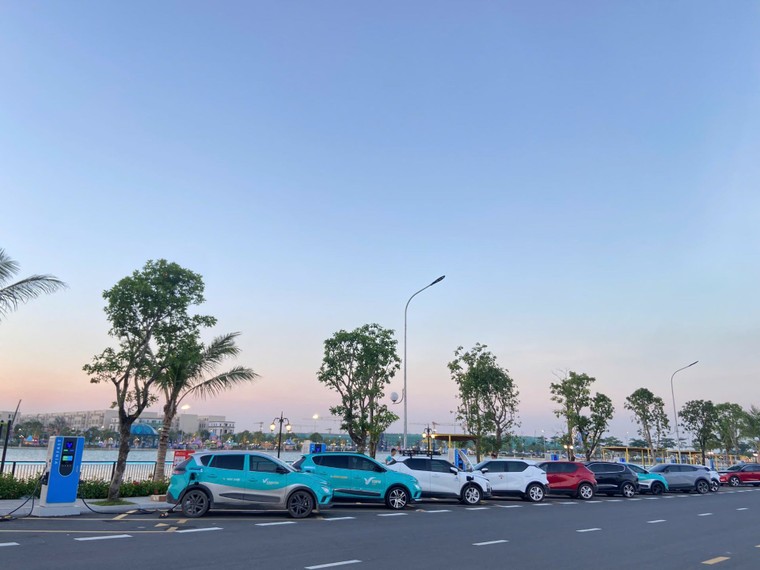 Có gì bên trong trạm sạc V-Green lớn nhất cả nước? ảnh 1