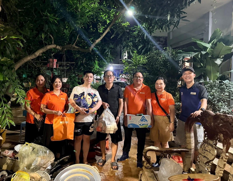 Hai tác phẩm của họa sĩ Ngô Bá Hoàng được đấu giá hơn 1,5 tỷ đồng để ủng hộ đồng bào vùng lũ ảnh 2