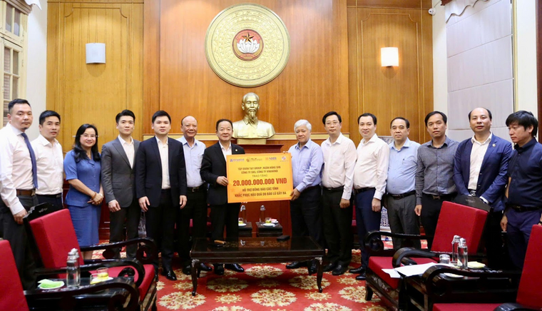 Hai tác phẩm của họa sĩ Ngô Bá Hoàng được đấu giá hơn 1,5 tỷ đồng để ủng hộ đồng bào vùng lũ ảnh 3