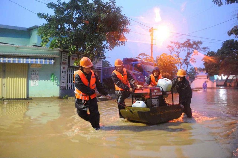 Viettel Huế là một trong 12 tập thể xuất sắc trong phòng, chống mưa lũ ảnh 2