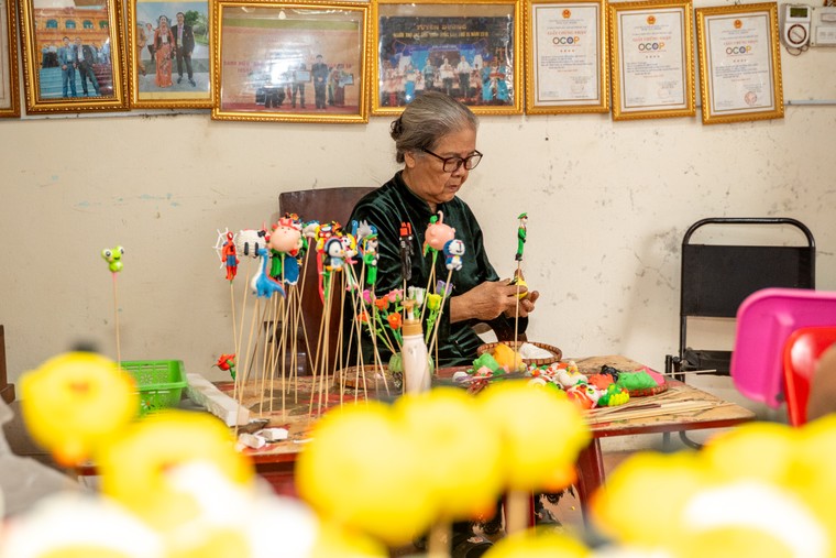 Tò mò tò he: Sinh viên báo chí thổi hồn cùng sắc màu dân gian ảnh 1