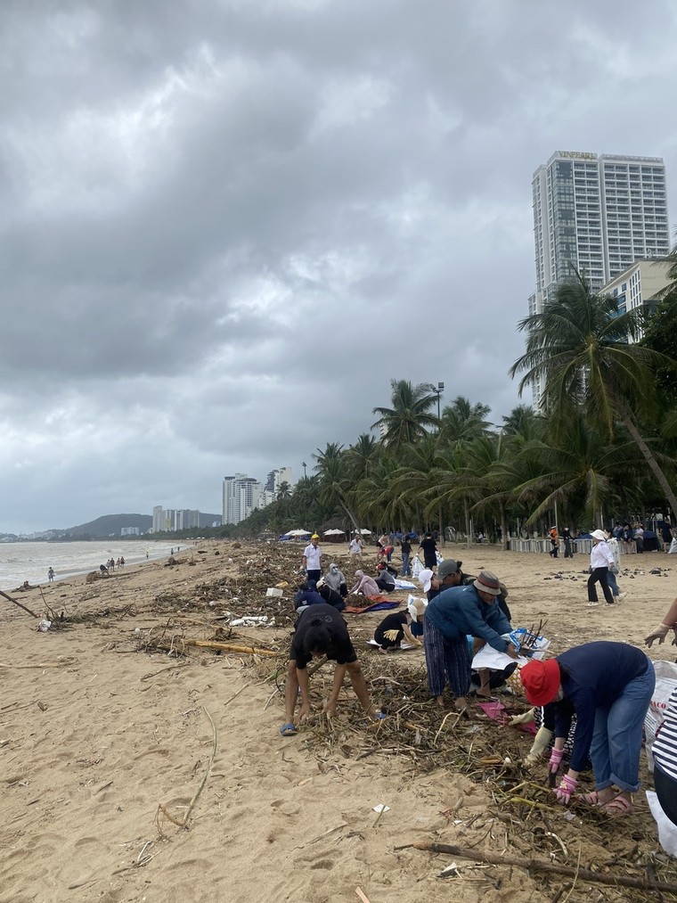 KDI Holdings hỗ trợ 1 tỷ đồng đến đồng bào bị ảnh hưởng lũ lụt tại Khánh Hòa ảnh 1