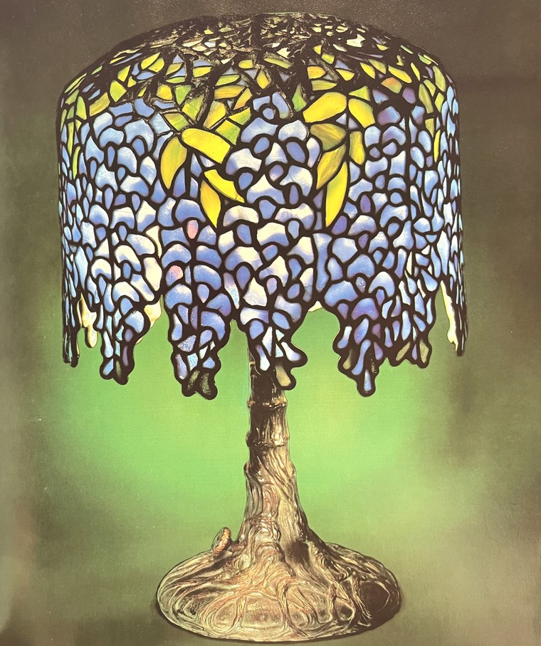Đèn kính màu Tiffany pha chì: Biểu tượng của nghệ thuật Art Nouveau ảnh 1