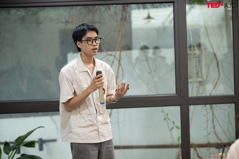 Nam sinh Học viện Ngoại giao giành giải quán quân cuộc thi học thuật TEDxAJC ảnh 3