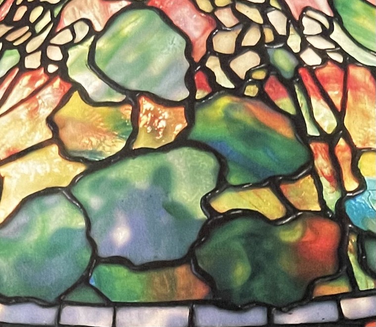 Ngắm chân đèn bằng đồng hình chậu cây phong lữ của Tiffany Studios ảnh 1