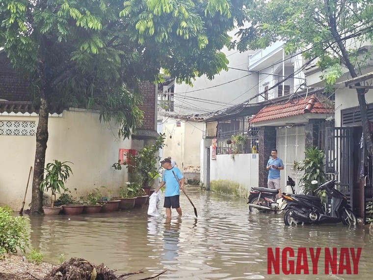 Hà Nội: Nước sông Hồng dâng cao gây ngập sâu tại quận Long Biên ảnh 9