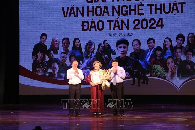 18 tập thể, cá nhân được trao Giải thưởng Đào Tấn 2024 ảnh 1