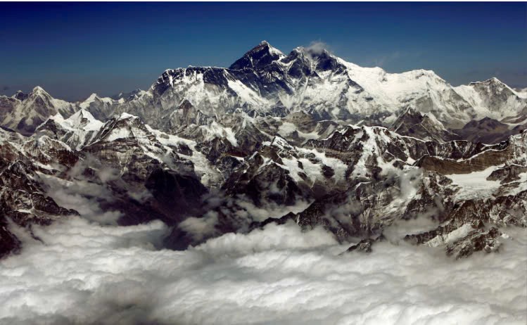 Các nhà khoa học giải thích sự cao lên bất thường của “nóc nhà thế giới” Everest ảnh 1