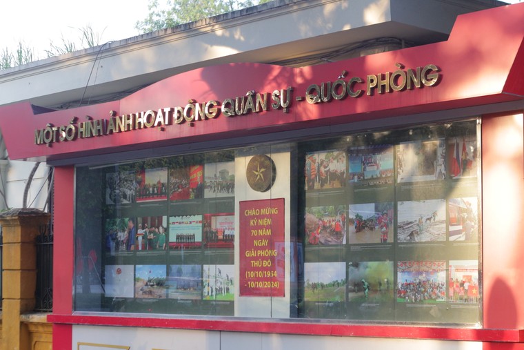 Hà Nội rực rỡ màu cờ kỷ niệm 70 năm Ngày Giải phóng Thủ đô ảnh 3