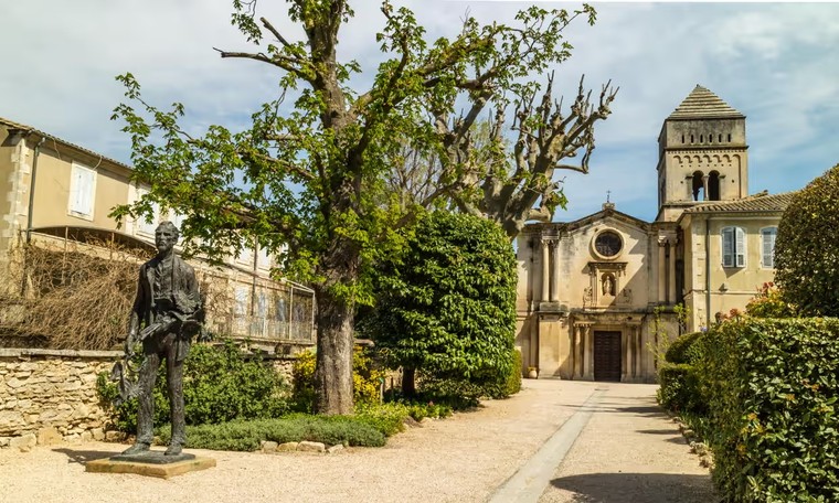 Arles: Thành phố của những sắc màu Van Gogh ảnh 2