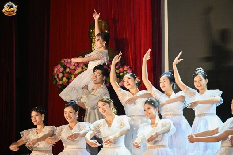 Thưởng thức bữa tiệc âm nhạc đầy cảm xúc tại “nhà hàng” Pháp “Nhật Ký 20” cùng tân sinh viên AJC ảnh 2