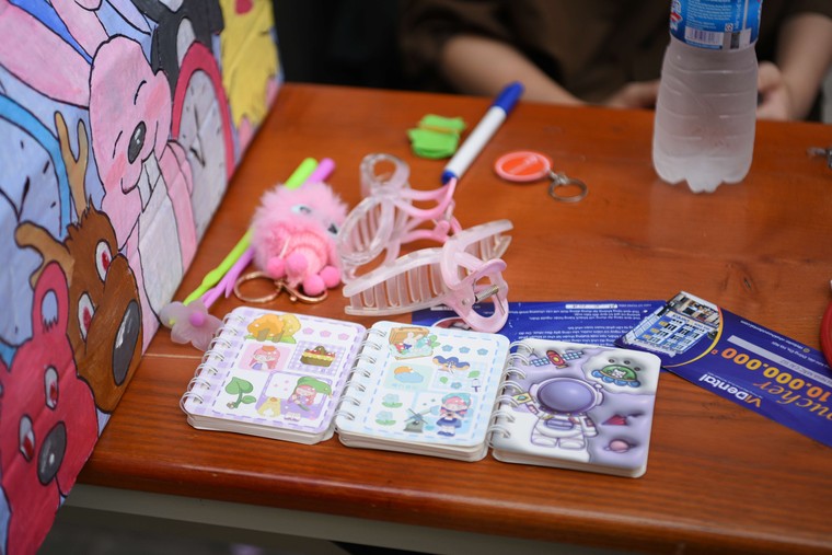 Độc đáo các trò chơi tại “địa điểm check-in” hot nhất trường Báo ảnh 2