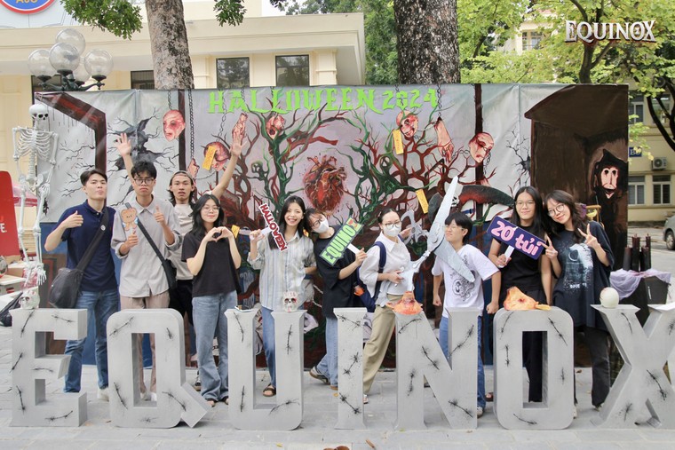 Trải nghiệm sự kiện đồng hành "Memento Mori" cùng sinh viên trường Báo ảnh 4