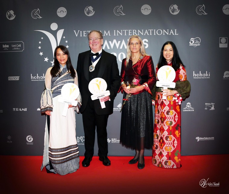 Dự án quảng bá văn hóa TOUCHER ARTS nhận được giải thưởng quốc tế Vietnam International Awards tại London ảnh 1