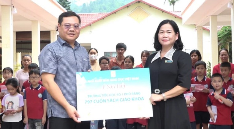 Hỗ trợ sách cho học sinh sau bão: Để không gián đoạn hành trình đi tìm con chữ ảnh 1