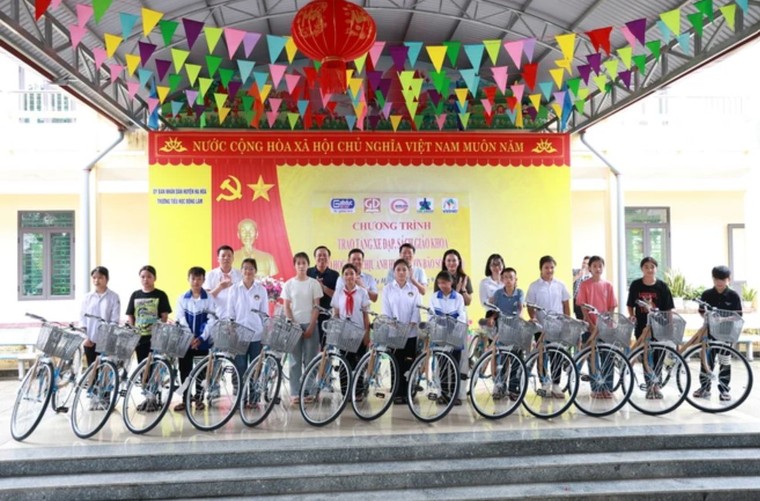 Hỗ trợ sách cho học sinh sau bão: Để không gián đoạn hành trình đi tìm con chữ ảnh 2