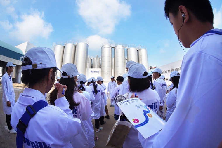 Vinamilk lan tỏa ý thức bảo vệ môi trường đến học sinh qua siêu nhà máy sữa và trang trại Green Farm ảnh 6