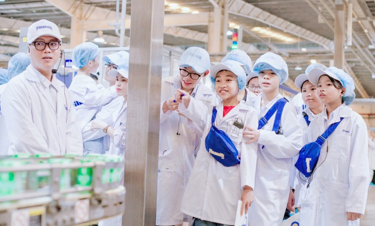 Vinamilk lan tỏa ý thức bảo vệ môi trường đến học sinh qua siêu nhà máy sữa và trang trại Green Farm ảnh 7