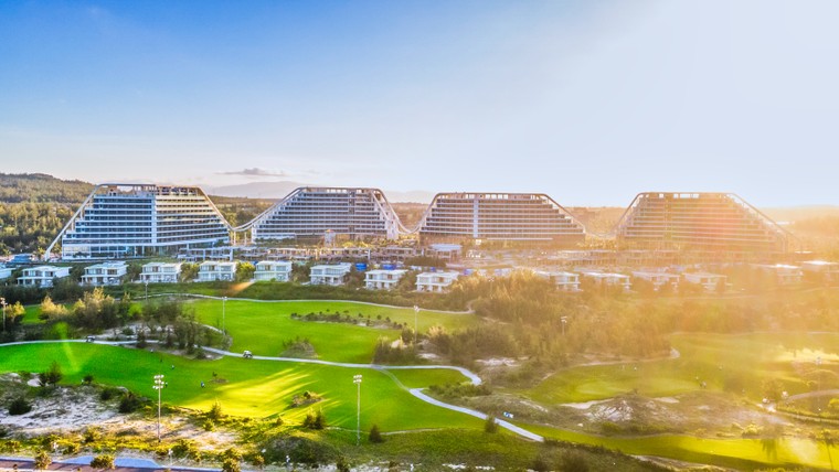 FLC Quy Nhon Golf Tournament - Year End Glory bùng nổ với HIO khủng: 16 xe hơi, 04 villa ảnh 1