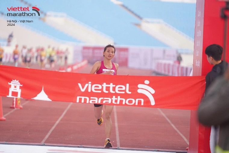 Kỷ lục mới được thiết lập tại Viettel Marathon Hà Nội 2024 ảnh 3