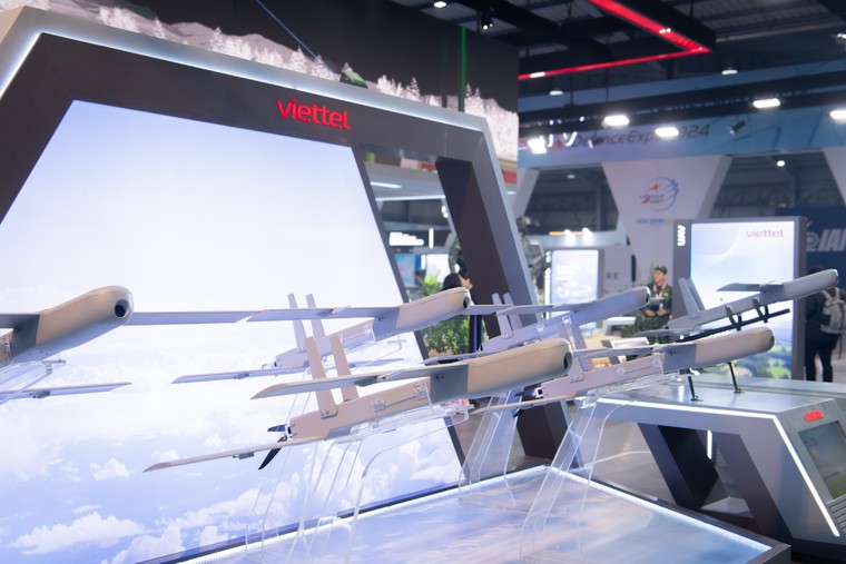 Viettel High Tech tôn vinh tinh thần dân tộc và công nghệ quốc phòng tiên tiến tại Vietnam Defence Expo 2024 ảnh 1