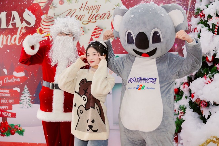 Cao đẳng quốc tế đầu tiên tại Hà Nội đón tuyết rơi: Giáng sinh cực "chất" tại Melbourne Polytechnic ảnh 1