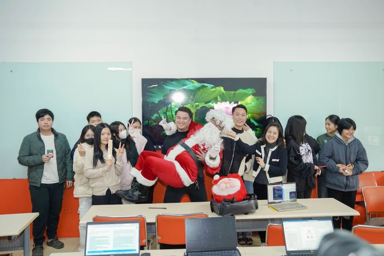 Cao đẳng quốc tế đầu tiên tại Hà Nội đón tuyết rơi: Giáng sinh cực "chất" tại Melbourne Polytechnic ảnh 3