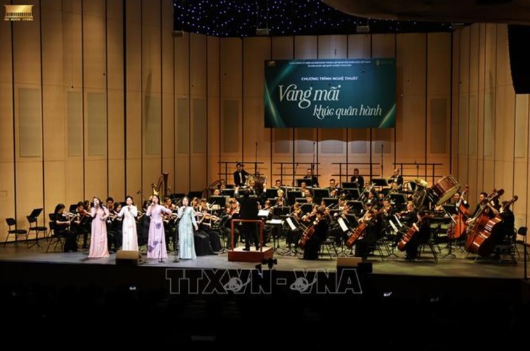 Tổng Bí thư Tô Lâm dự Chương trình nghệ thuật "Vang mãi khúc quân hành" ảnh 1