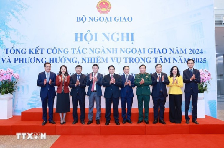 Thủ tướng: Ngành ngoại giao phải phục vụ cho mục tiêu tăng trưởng ít nhất 8% trong 2025 ảnh 2