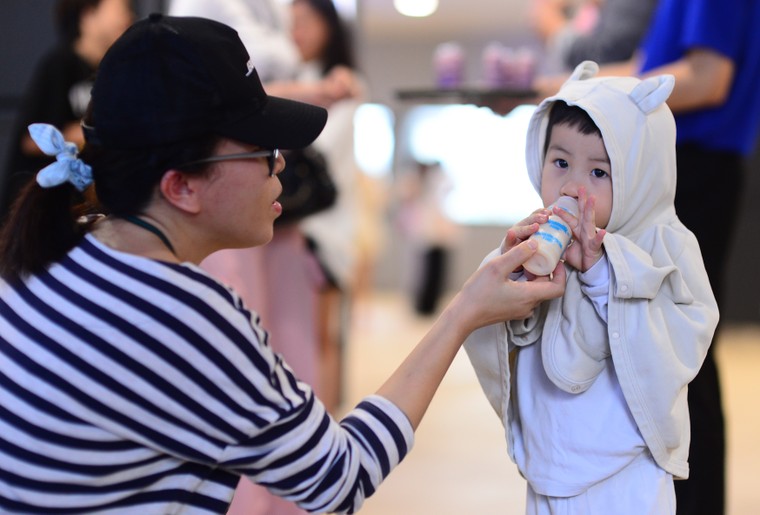 Vinamilk phục vụ miễn phí sản phẩm cho người dân check-in tại các ga metro Bến Thành – Suối Tiên ảnh 6