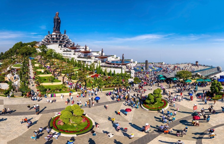 Núi Bà Đen chính thức khai mạc Hội xuân, hàng trăm người tìm đến núi thiêng ảnh 4