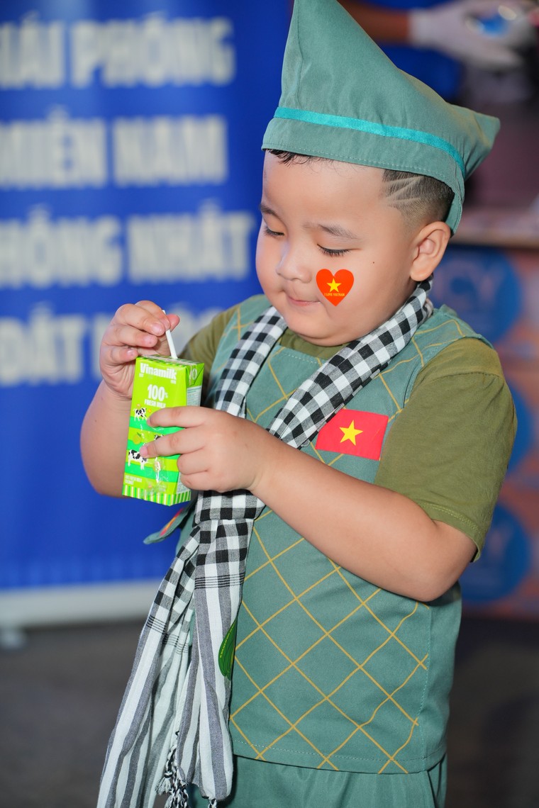 Hơn 150.000 sản phẩm Vinamilk tiếp sức các lực lượng, người dân tham gia đại lễ 30/4 ảnh 9