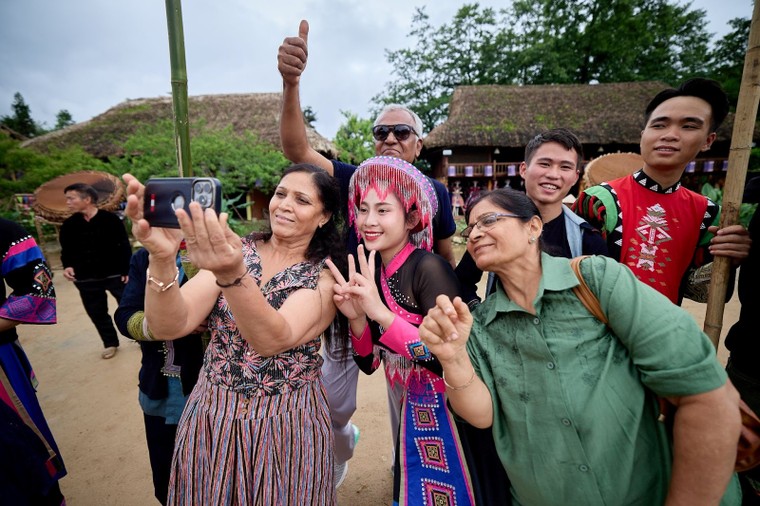 Sun World Fansipan Legend ra mắt show diễn thể nghiệm độc đáo trên đỉnh Fansipan, Sa Pa ảnh 9