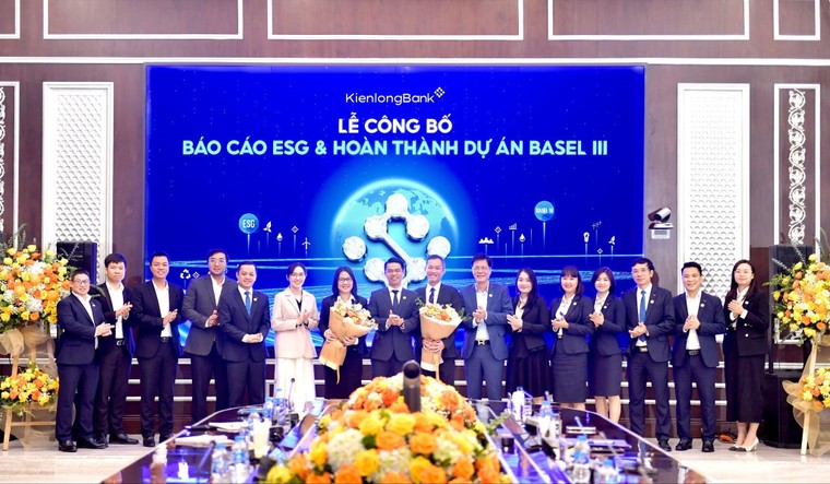 KienlongBank ghi dấu hành trình xanh với giải thưởng Top 10 Ngân hàng - ESG Việt Nam Xanh 2025 ảnh 1