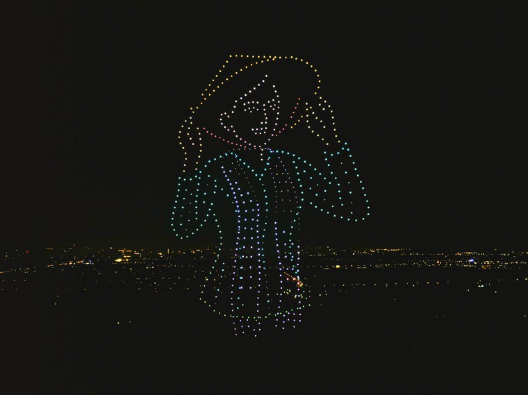 Chiêm ngưỡng 1.000 drone tỏa sáng trên bầu trời đêm Thành phố Thiên niên kỷ T&T City Millennia ảnh 1