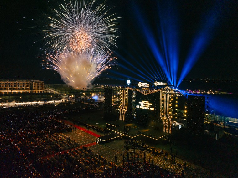 Chiêm ngưỡng 1.000 drone tỏa sáng trên bầu trời đêm Thành phố Thiên niên kỷ T&T City Millennia ảnh 10