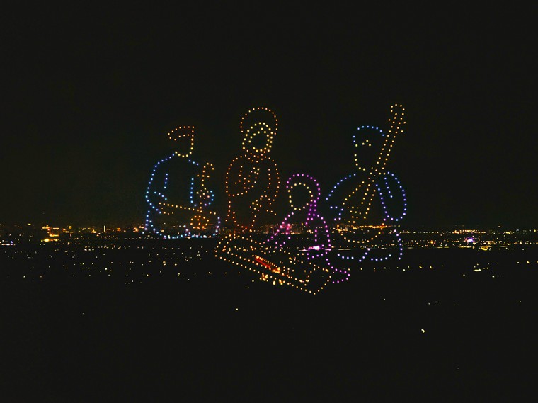 Chiêm ngưỡng 1.000 drone tỏa sáng trên bầu trời đêm Thành phố Thiên niên kỷ T&T City Millennia ảnh 3