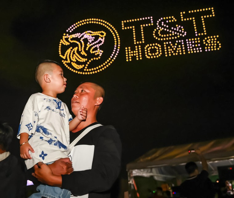 Chiêm ngưỡng 1.000 drone tỏa sáng trên bầu trời đêm Thành phố Thiên niên kỷ T&T City Millennia ảnh 8