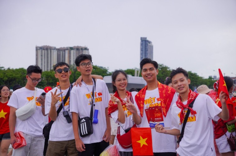 Không khí hào hứng, sắc đỏ ngập tràn trước thềm concert “Tổ quốc trong tim” ảnh 1