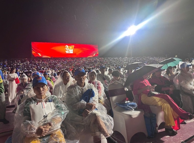 Không khí Quảng trường Ba Đình trước giờ tổng duyệt diễu binh, diễu hành ảnh 2