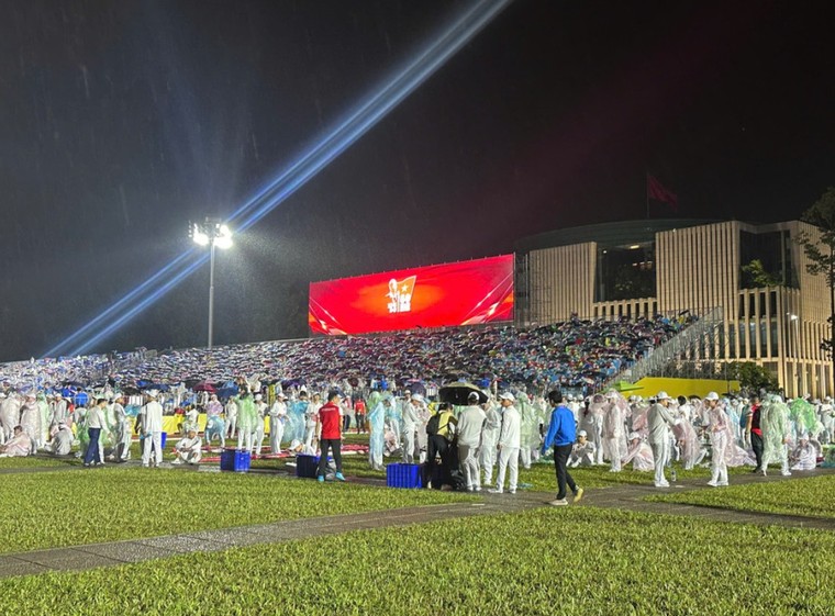 Không khí Quảng trường Ba Đình trước giờ tổng duyệt diễu binh, diễu hành ảnh 5